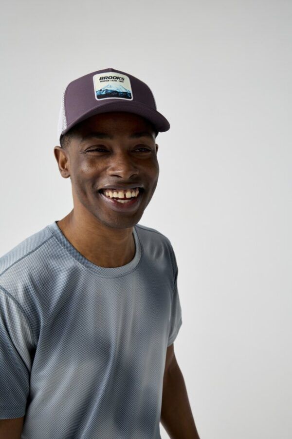 BROOKS SURGE TRUCKER HAT